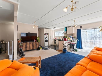 Sunny, Spacious & Superbly Located – Smart Start