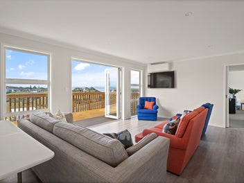 Sea Views, Style & Sunshine