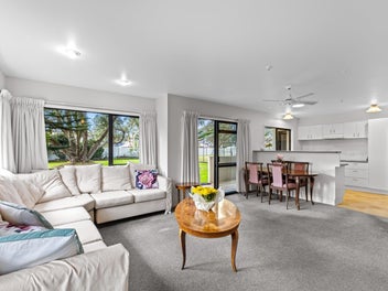 Ground-floor position close to the beach