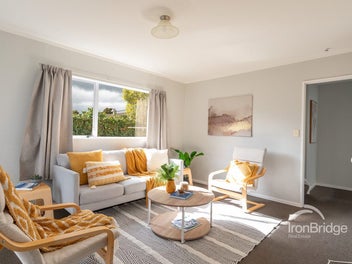 Spacious & Sunny Family Home in Trentham
