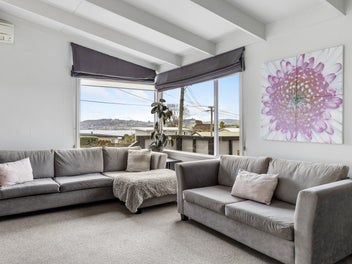 Live upstairs, rent downstairs – lake views