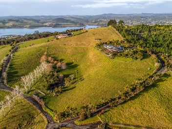 Coastal Lifestyle: Space, Views & Versatility