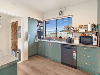 Spacious living - Fairfield School Zoning