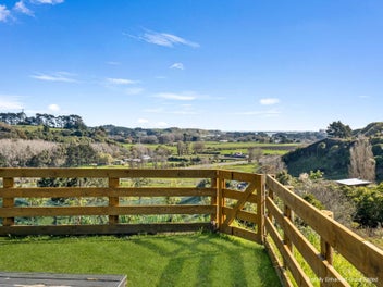 Private Lifestyle with Vista Views and Sleepout