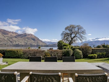 Wanaka Waterfront Living