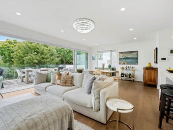 EXEMPLARY FREEHOLD RESIDENCE - GZ!