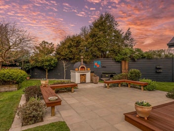 Spacious Family Oasis on the Edge of the Park.