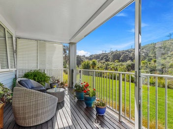 Birdlife, Sunshine and Bush in Kensington Park