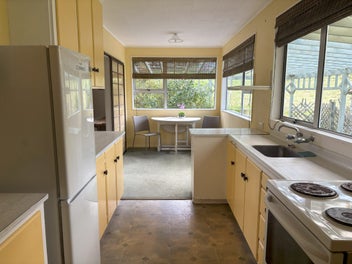 Urgent Sale! Vacant Possession! Vendor motivated!