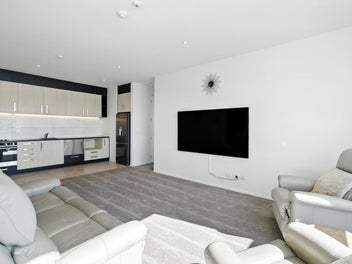 Central. Stylish. Snap me up!