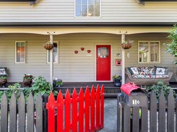 Cottage Charm- Sandspit Beach