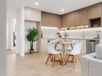 Stylish Lake Living