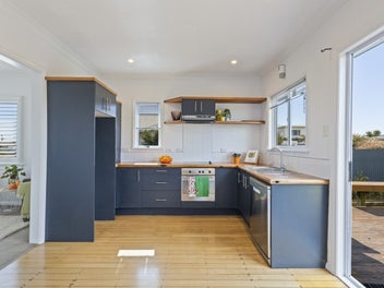 FRESH, BRIGHT & PRIVATE IN WESTOWN