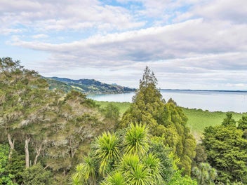 1960's Gem with amazing Harbour Views