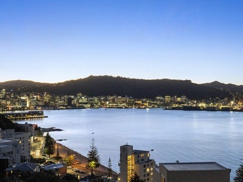 Harbourfront Elegance in Oriental Bay