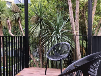 VIBRANT ARO VALLEY CHIC