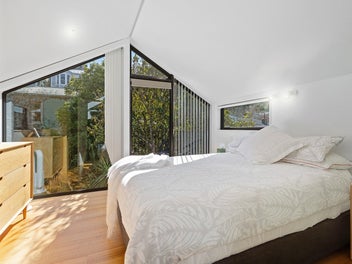 VIBRANT ARO VALLEY CHIC