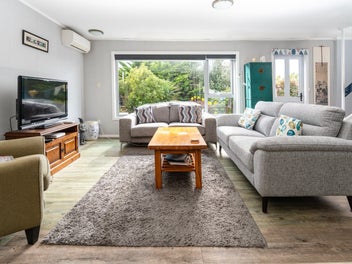 AMAZING VALUE | SUNNY FIRST HOME