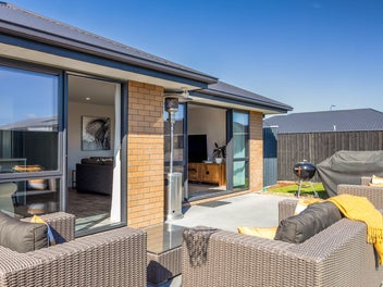 Price Reduced - Vendors Say Sell!