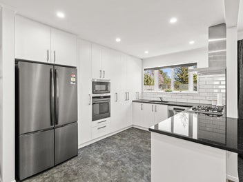 Big on garaging! Big on style!