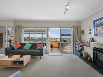 60's Weatherboard with Views & Charm