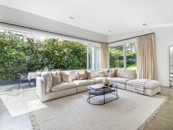 Overseas Vendor to Sell Pre-Christmas