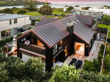 Chic luxury lodge living on Omaha waterfront