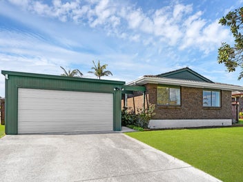 Prime Single-Level Family Home in Macleans Zone