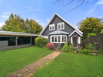 Spacious 4-Bedroom Family Home – Prime Location!