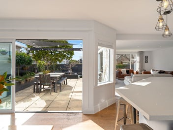 Luxe Locale Villa - Premium St Clair