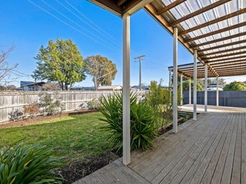Sun, privacy and style