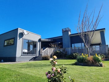 LOVING THE LIFESTYLE IS EASY