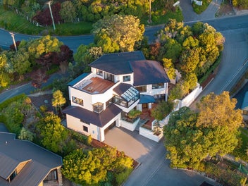 Luxury Living With Endless Ocean Views