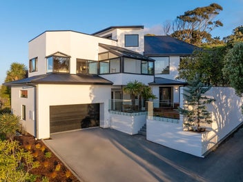 Luxury Living With Endless Ocean Views