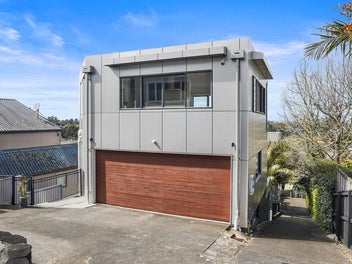 Investors Dream - Freehold - Freestanding