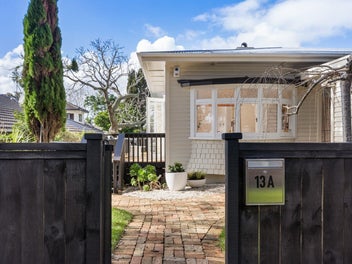 Act fast, bungalow bliss by Cornwall Park!