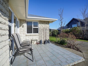 Sunny, smart and move-in ready!