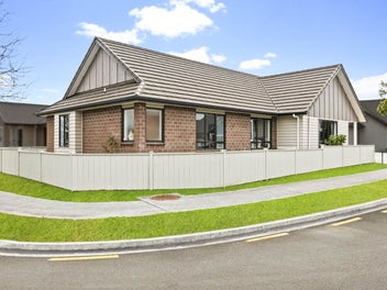 Single Level, Corner, Freehold & Zoned for Kau...
