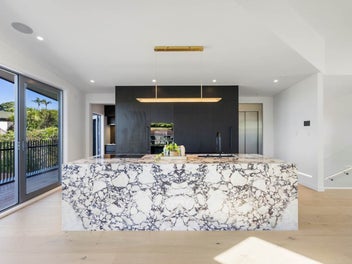 Executive Coastal Living - Premium Bays Location