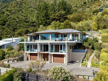 A harmony of light, space and cinematic views
