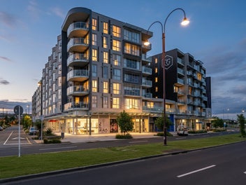 Vacant & Available! Elevated & Corner Situated