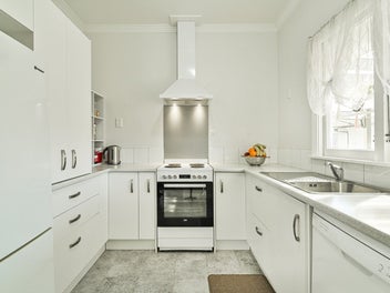 Low maintenance living, prime location