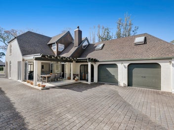 Beachside bliss 60 seconds to sand