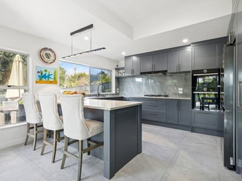 Modern family living – Must be sold!