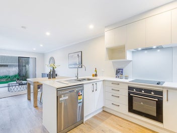 Vendor moving oversea! Bring Any Offers