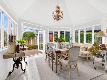 Elegant & Timeless in the Heart of Cambridge