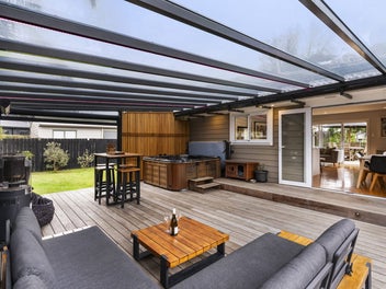 Family Lifestyle + 63m2 Garage/Office
