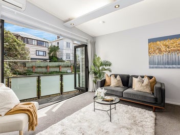 Prime Kilbirine Living - Walk to Everything!