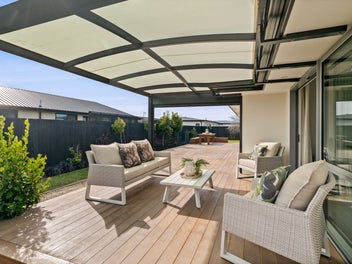 Sunny, spacious and perfectly located
