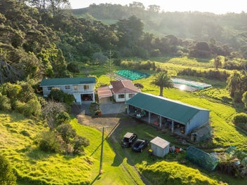 Rare Lifestyle Opportunity - Two Homes on 1.79 ha